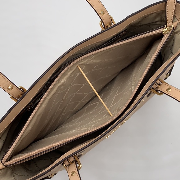 MICHAEL KORS Voyager East West OYSTER COLOR - Picture 10 of 15